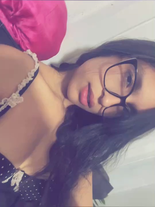 Girl online on VidizzyChat — Alana from Venezuela