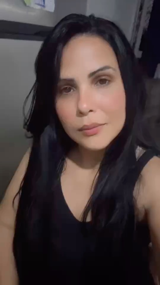 Live girl on VidizzyChat — Jul from Venezuela