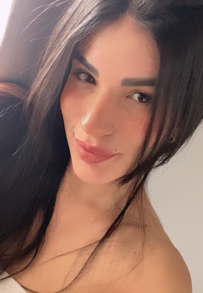 Meet girls online in random video calls — Samira from Venezuela on VidizzyChat